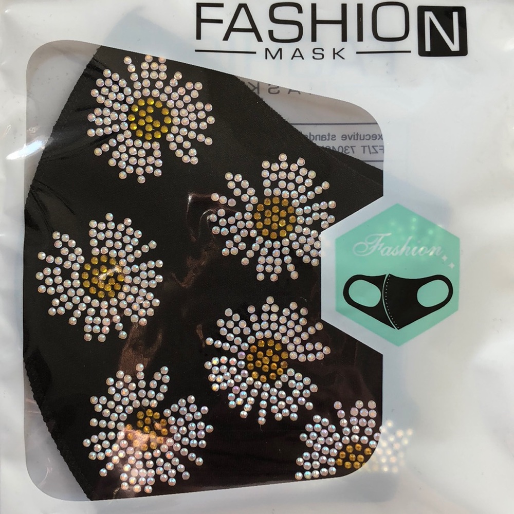 NIB Flower Crystal Rhinestone Reusable Face Mask - Picture 3 of 4